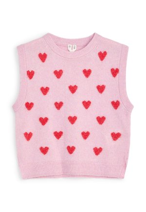 Gilet sans manches en maille rose avec plusieurs petits cœurs rouges disposés sur le devant et bords côtelés à l'encolure, aux emmanchures et à l'ourlet.