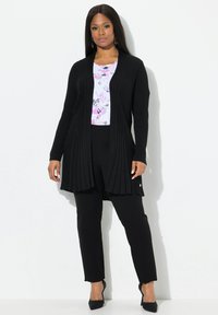 Ulla Popken PLEATED LONGLINE OPEN SHAPE - Kofta - black