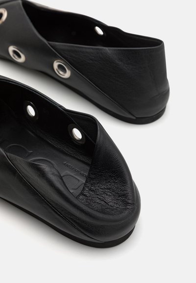CLOSED BALLERINA - Ballerinaskor - black