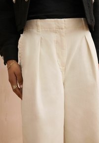 Next TALL FIT BARREL  - Hlače - ivory