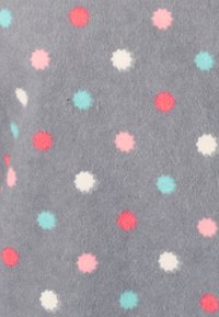 Tessuto in pile grigio con pois multicolori in rosa, rosso, acquamarina e bianco. Morbida texture con motivi di pois circolari equidistanti.