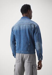 Only & Sons ONSJUST BOX JACKET - Giacca di jeans - light blue denim