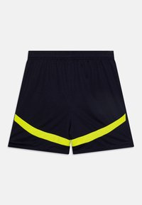 Modri športni kratki hlače iz lahkega materiala, z diagonalno neon rumeno črto čez sprednji del. Vključena elastična pas.