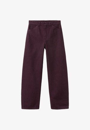 Dunkellila Hose mit geradem Bein, vorn Taschen und Gürtelschlaufen, vor weißem Hintergrund dargestellt.