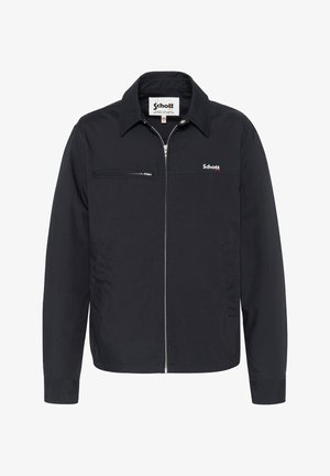 Zwarte zip-up jas van glad materiaal, met een kraag, een borstzak met een rits en zijzakken voor opslag. Schott-logo zichtbaar.