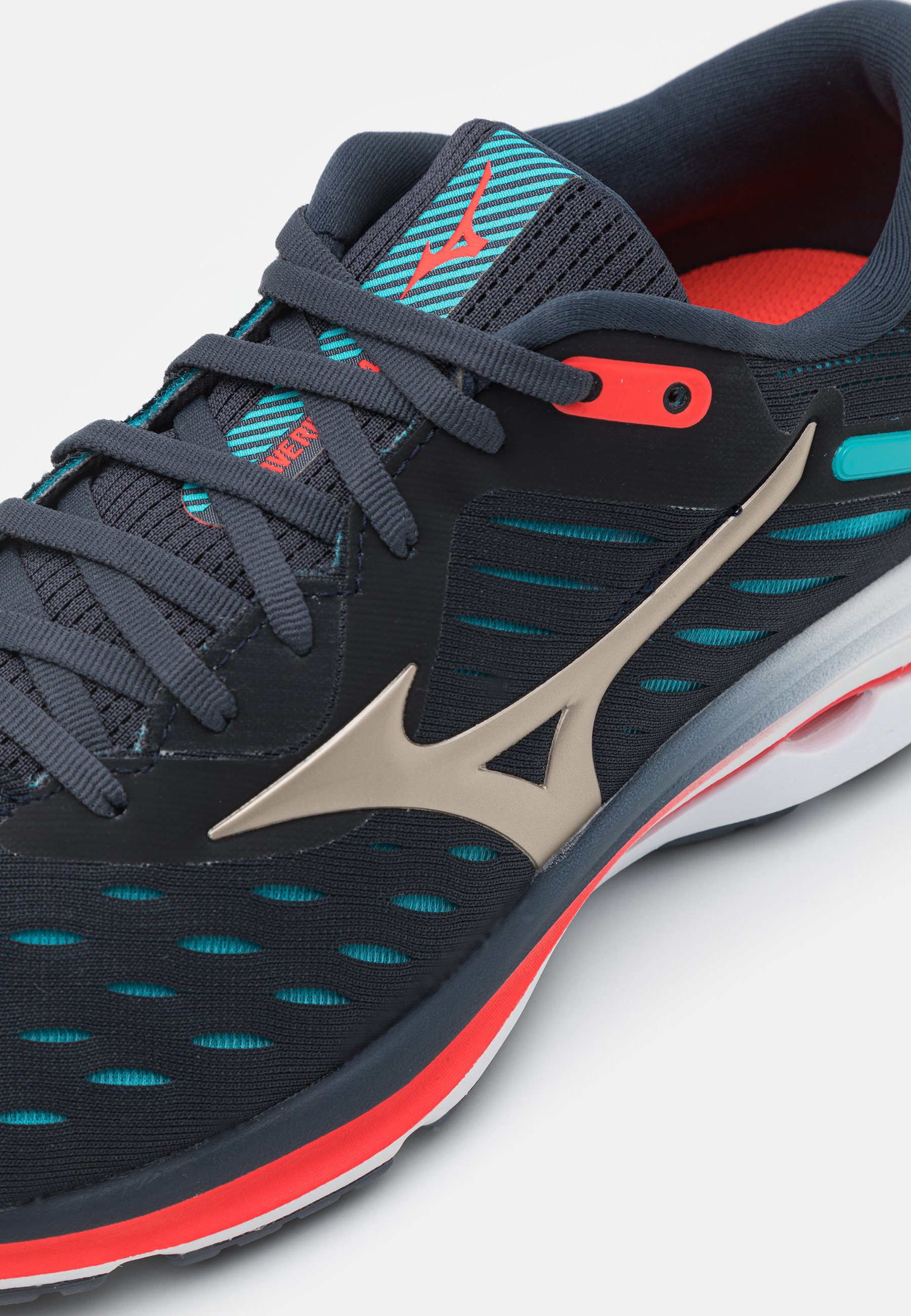 mizuno running gold