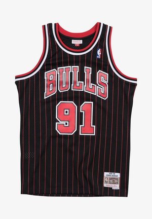 Maillot de basketball noir avec des rayures rouges, texte "BULLS" et numéro "91" à l'avant, logo NBA et une étiquette indiquant son design classique.