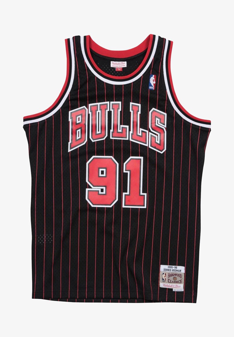 Maillot de basketball noir avec des rayures rouges, texte "BULLS" et numéro "91" à l'avant, logo NBA et une étiquette indiquant son design classique.