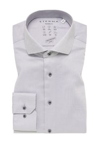 Hellgraues Langarmhemd aus strukturiertem Stoff, moderne Passform, spitzem Kragen und dunkelgrauen Knöpfen, mit einer einzelnen Knopfmanschette.