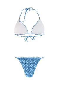 Witte triangelbikinitop met blauwe bloemenbandjes en verstelbare strikjes; bijpassend blauwe bloemenprint op de bikinibroekje.