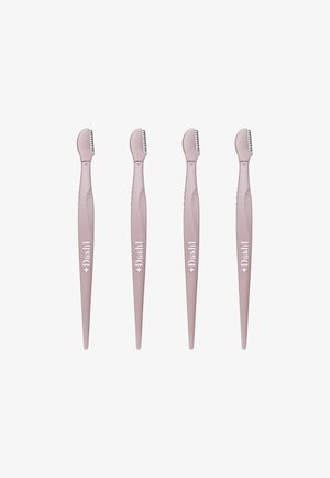 Vier roze plastic wenkbrauwscheermesjes met een textuur voor een stevige grip en kleine bladen voor nauwkeurige vormgeving. Elk hulpmiddel heeft de merknaam "Dasil" op de zijkant gedrukt.