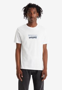 Levi's® - GRAPHIC CREWNECK TEE - T-Shirt print - chrome white Thumbnail-Bild 1