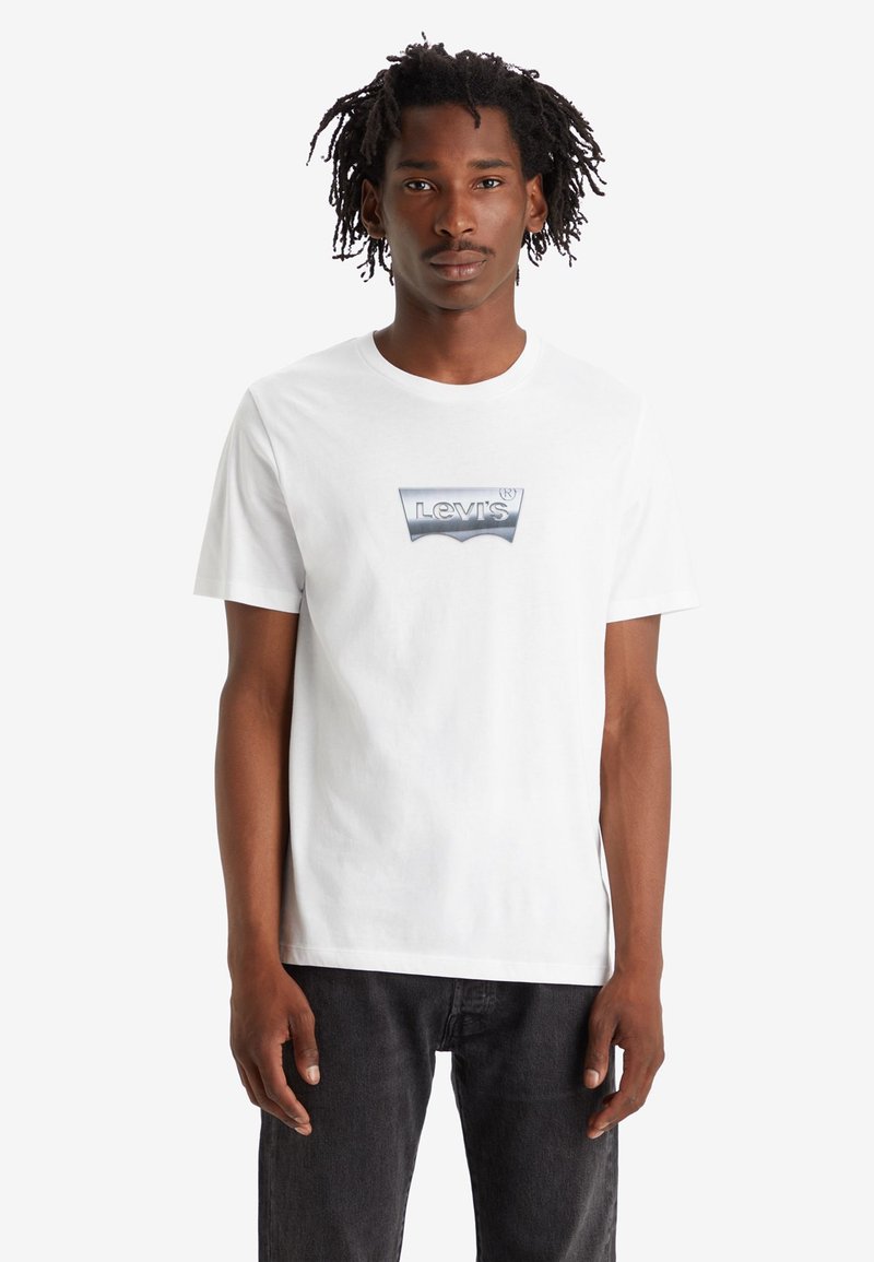 Levi's® GRAPHIC CREWNECK TEE - T-shirts med print - chrome white