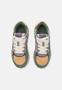 HI-TEC HTS74 SHADOW UNISEX - Sporta apavi - shark/pelican/black beauty/kombu green