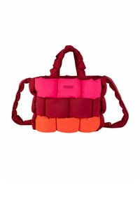 Rode en roze puffer-tas met oranje accenten, voorzien van een gewatteerde structuur en dubbele handgrepen voor eenvoudig dragen. Logo op de voorkant weergegeven.