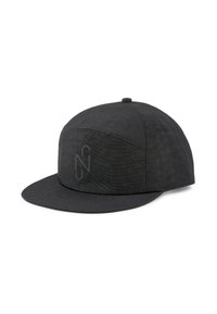 Svart caps laget av teksturert stoff, med flap skjerm og et frontlogo. Designet har en strukturert form med en sømløs krone.