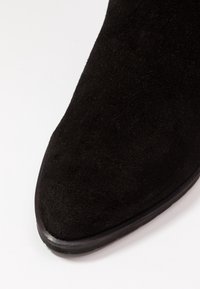 KIOMI Botas de cuña - black