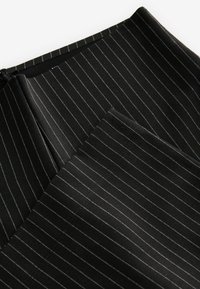 SMOOTHING PONTE WIDE  PETITE  - Nadrágok - black pinstripe