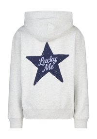Grijze hoodie van een textuurstof, met een grote marineblauwe sterafbeelding op de achterkant met "Lucky Me" in witte cursieve letters.