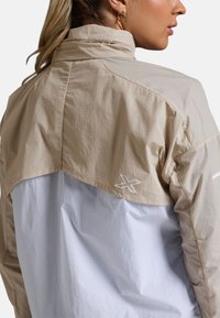 Thumbnail Image 4