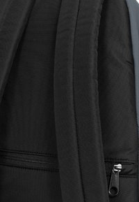 Eastpak DAY PAK'R - Mochila - stormy grey