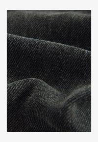 Unselected, black