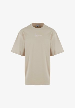 T-shirt en coton beige à coupe décontractée, à manches courtes, avec un logo blanc signature sur le devant. Texture lisse et design simple.