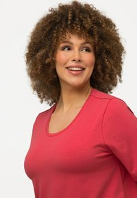 Ulla Popken RUNDHALSAUSSCHNITT - Jednoduché tričko - red