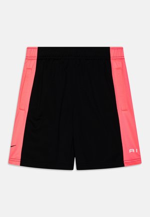 Pantalones cortos negros con un panel lateral en rosa neón, que cuentan con una cintura elástica y dos bolsillos laterales. La tela parece suave y ligera.