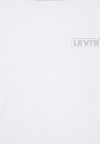 Levi's® GRAPHIC RINGER  - T-shirt con stampa - reflective box tab bright white/darkforest
