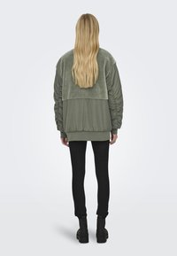ONLY Giubbotto Bomber - tea leaf