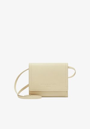 Beżowa skórzana torba na ramię o prostokątnym kształcie, wytłoczone logo marki i cienkim pasku. Gładka faktura i starannie wykonane szwy.