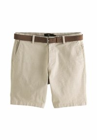 Pantalones cortos de algodón beige con corte recto, dos bolsillos frontales y un cinturón de cuero marrón con hebilla de metal. Detalle de tejido texturizado visible.