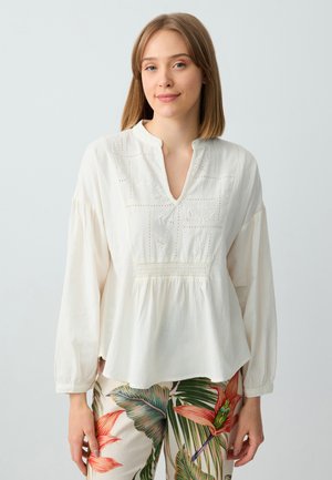 RELAXED FIT V-NECK LONG SLEEVE - Bluse - ecru