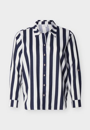 Πουκάμισο με κουμπιά σε μακρύ μανίκι, με κάθετες μπλε ναυτικές και λευκές ρίγες και μυτερό γιακά, εμφανισμένο σε απλό φόντο.
