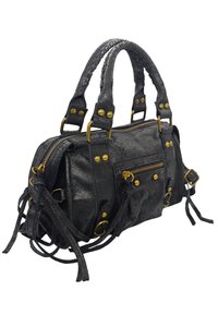 Sac à main en cuir noir avec des accessoires en métal doré, plusieurs poches zippées, des détails à franges et des poignées doubles. Design texturé et compact.