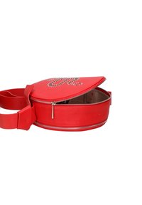 Rote Leder-Umhängetasche mit Reißverschluss, ovaler Form, strukturiertem Oberfläche und Kristallelementen auf der Vorderseite. Verstellbarer Schulterriemen inklusive.