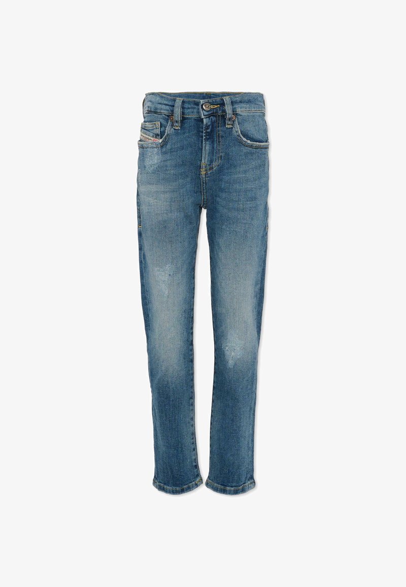 Jean en denim bleu clair à coupe slim, avec des zones délavées, un design à cinq poches et des coutures discrètes.