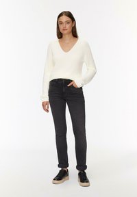 s.Oliver MIT V AUSSCHNITT - Strickpullover - creme