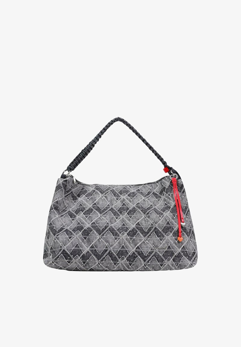 Sac à main en tissu gris avec motif en losanges, poignée noire tressée, et tirette de fermeture éclair rouge avec petit pendentif en forme de cœur orange.