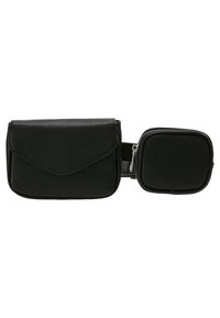 Pochette en cuir noir avec un rabat de style enveloppe et un petit compartiment zippé amovible, tous deux caractérisés par une texture lisse.