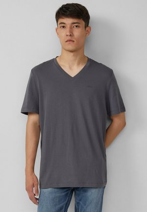 - T-shirt basic