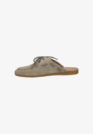 Hellbrauner Velours-Slipper mit Schnürdetail und flacher Gummisohle, gestaltet als hinten offene Loafer-Mule.