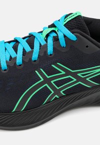 ASICS GEL-EXCITE 10 - Bėgimo batai plentui - black/new leaf