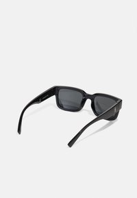 Arnette BIGFLIP UNISEX - Sluneční brýle - black/dark grey