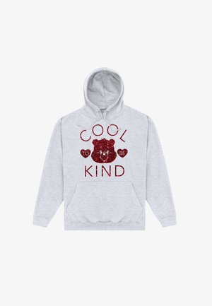 Šedá mikina z měkké látky, s přední kapsou a kapucí na šňůrku. Text "COOL TO BE KIND" v červeném třpytu s grafikou medvěda.