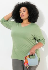 Ulla Popken GROSSE GRÖSSEN BASIC-V LANGARM  - Longsleeve - sage green