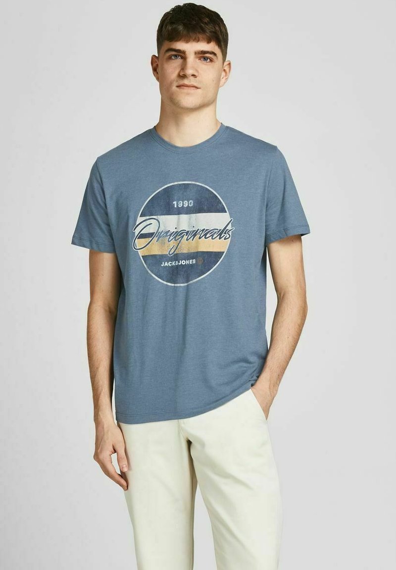 Jack & Jones JORBRADY TEE CREW NECK - Camiseta estampada - bluefin