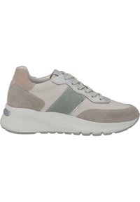 Der Schuh verfügt über ein hellgraues Leder-Obermaterial mit taupefarbenen und minzgrünen Wildlederakzenten, einer gepolsterten Sohle und beigen Schnürsenkeln für ein sportliches Design.
