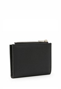 Schwarze Lederbörse mit strukturiertem Finish; verfügt über ein Reißverschlussfach und ein kompaktes, gefaltetes Design mit klaren Kanten.